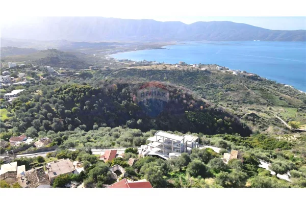 Shtepi ne shitje Apartament ne Vlore, 2+1, Mobilimi Bosh, pa mobiluar, Pagesa 163,990  Euro.
