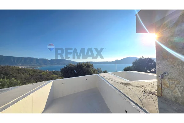 Shtepi ne shitje Apartament ne Vlore, 2+1, Mobilimi Bosh, pa mobiluar, Pagesa 163,990  Euro.