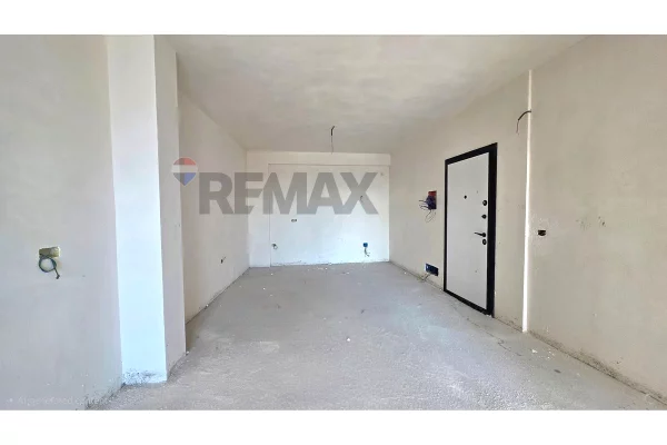 Shtepi ne shitje Apartament ne Vlore, 2+1, Mobilimi Bosh, pa mobiluar, Pagesa 163,990  Euro.