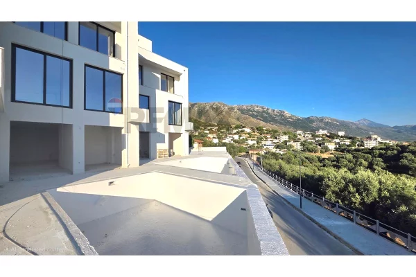 Shtepi ne shitje Apartament ne Vlore, 2+1, Mobilimi Bosh, pa mobiluar, Pagesa 163,990  Euro.