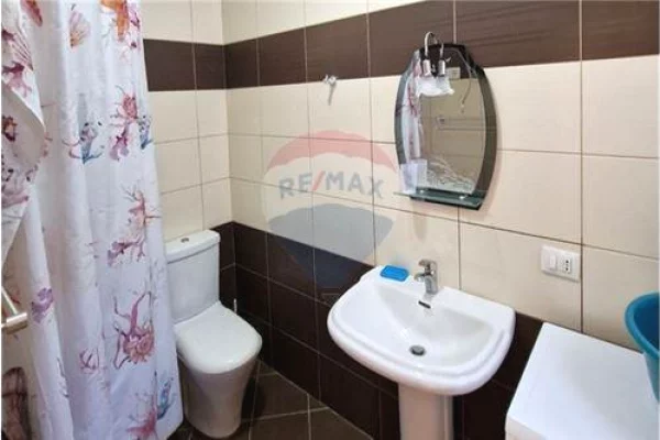Shtepi ne shitje Apartament ne Vlore, 2+1, Mobilimi E mobiluar, Pagesa 199,000  Euro.