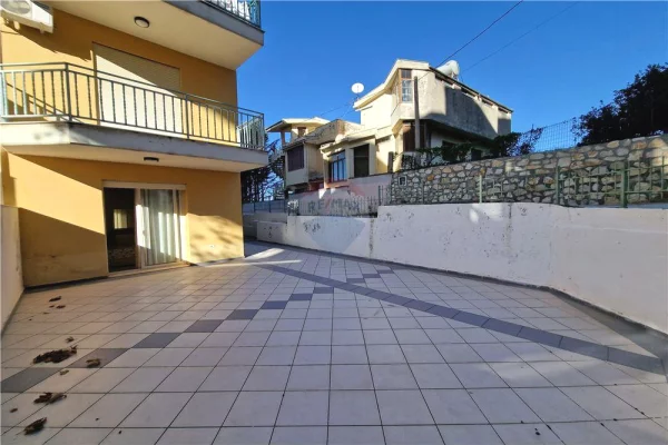Shtepi ne shitje Apartament ne Vlore, 2+1, Mobilimi E mobiluar, Pagesa 199,000  Euro.