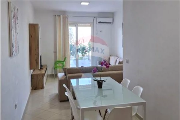 Shtepi ne shitje Apartament ne Vlore, 2+1, Mobilimi E mobiluar, Pagesa 199,000  Euro.