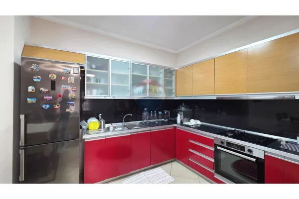 Shtepi ne shitje Apartament ne Vlore, 3+1, Mobilimi E mobiluar, Pagesa 185,000  Euro.