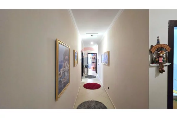 Shtepi ne shitje Apartament ne Vlore, 3+1, Mobilimi E mobiluar, Pagesa 185,000  Euro.