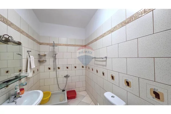 Shtepi ne shitje Apartament ne Vlore, 3+1, Mobilimi E mobiluar, Pagesa 185,000  Euro.