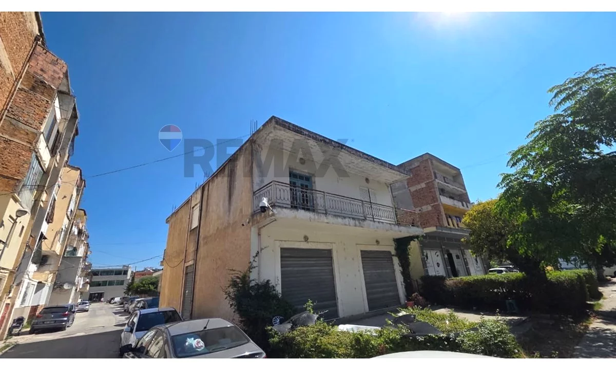 Shtepi ne shitje Duplex(shtepi me 2 kate) ne Vlore, 2+1, Mobilimi Pjeserisht e mobiluar, Pagesa 230,000  Euro.