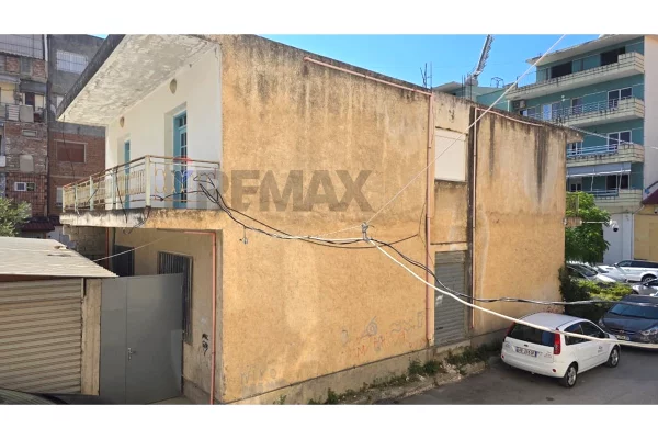 Shtepi ne shitje Duplex(shtepi me 2 kate) ne Vlore, 2+1, Mobilimi Pjeserisht e mobiluar, Pagesa 230,000  Euro.