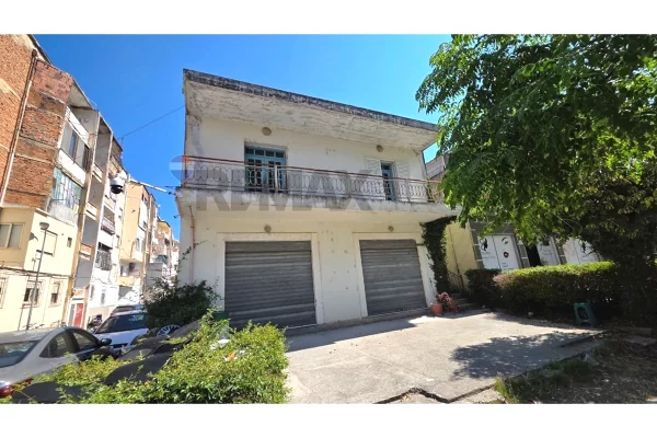Shtepi ne shitje Duplex(shtepi me 2 kate) ne Vlore, 2+1, Mobilimi Pjeserisht e mobiluar, Pagesa 230,000  Euro.