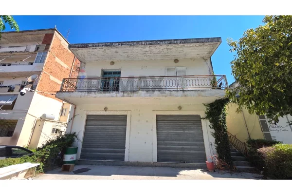 Shtepi ne shitje Duplex(shtepi me 2 kate) ne Vlore, 2+1, Mobilimi Pjeserisht e mobiluar, Pagesa 230,000  Euro.