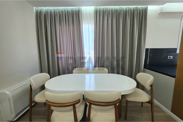 Shtepi ne shitje Papafingo(kati i catise) ne Vlore, 3+1, Mobilimi E mobiluar, Pagesa 350,000  Euro.