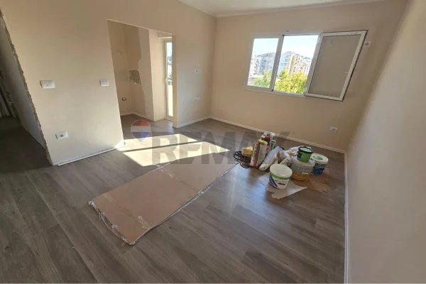 Shtepi ne shitje Apartament ne Vlore, 2+1, Mobilimi E mobiluar, Pagesa 95,000  Euro.