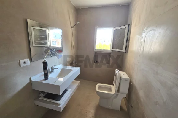 Shtepi ne shitje Apartament ne Vlore, 2+1, Mobilimi E mobiluar, Pagesa 95,000  Euro.