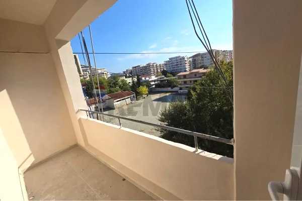 Shtepi ne shitje Apartament ne Vlore, 2+1, Mobilimi E mobiluar, Pagesa 95,000  Euro.