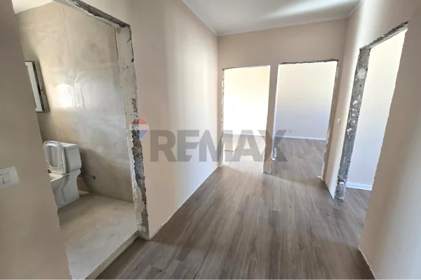 Shtepi ne shitje Apartament ne Vlore, 2+1, Mobilimi E mobiluar, Pagesa 95,000  Euro.