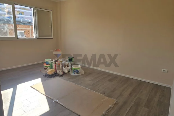 Shtepi ne shitje Apartament ne Vlore, 2+1, Mobilimi E mobiluar, Pagesa 95,000  Euro.