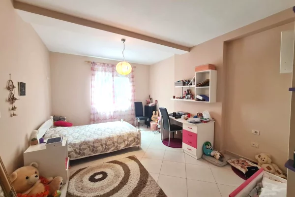 Shtepi ne shitje Apartament ne Tirane, 2+1, Mobilimi E mobiluar, Pagesa 295,000  Euro.