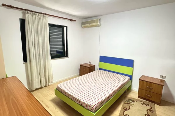Shtepi ne shitje Apartament ne Tirane, 2+1, Mobilimi E mobiluar, Pagesa 190,000  Euro.
