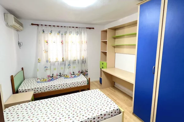 Shtepi ne shitje Apartament ne Tirane, 2+1, Mobilimi E mobiluar, Pagesa 190,000  Euro.