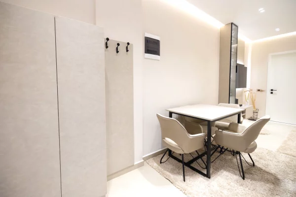Shtepi ne shitje Apartament ne Vlore, 5+1, Mobilimi E mobiluar, Pagesa 225,000  Euro.