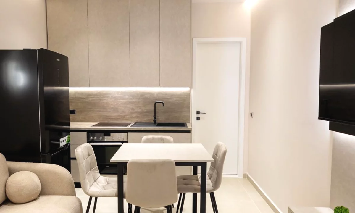 Shtepi ne shitje Apartament ne Vlore, 5+1, Mobilimi E mobiluar, Pagesa 225,000  Euro.