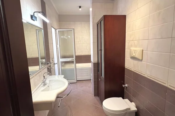 Shtepi me qera Apartament ne Tirane, 2+1, Mobilimi E mobiluar, Pagesa 1,500  Euro.