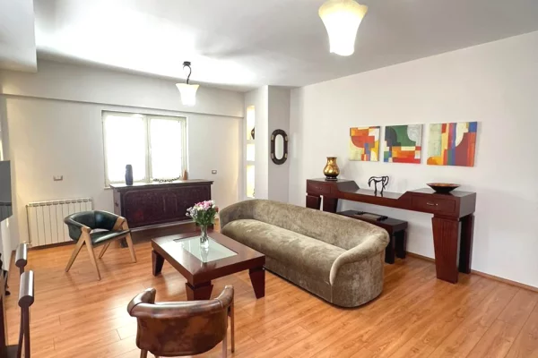 Shtepi me qera 2+1 ne Tirane - 1,500 Euro