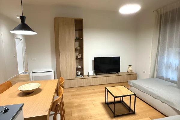 Apartament 2+1 me qera, rruga e Kosovareve.