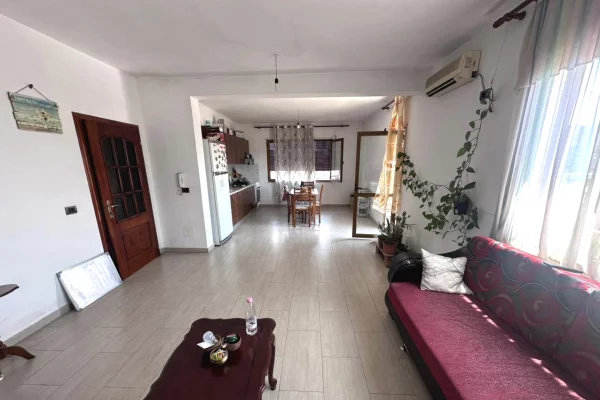 Shtepi me qera Apartament ne Tirane, 1+1, Mobilimi E mobiluar, Pagesa 42,000  Leke.