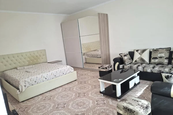 okazion! 1+1+bllk+parking 40.000 leke te Farmacia 10