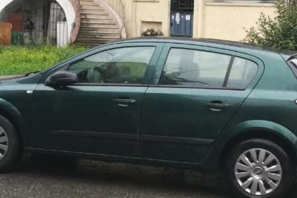 Makina ne shitje ne Tirane - 250,000 Leke