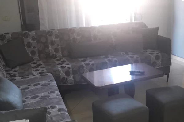 Shtepi me qera Apartament ne Tirane, 1+1, Mobilimi E mobiluar, Pagesa 380  Euro.