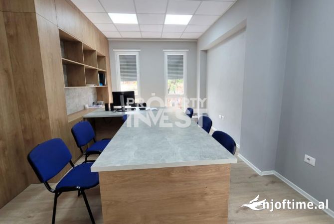 AMBIENT ZYRE ME QERA, QENDER.