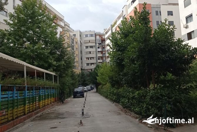 Ambiente Commerciale in Affitto 2+1 a Tirana - 400 Euro