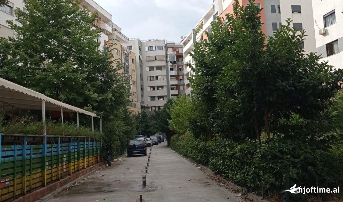 Ambient Biznesi me Qira – 65 m2 + Verande ne Rrugen Teodor Keko