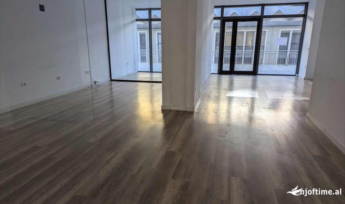 Jepet me qira Njesi Biznesi prane Nobis