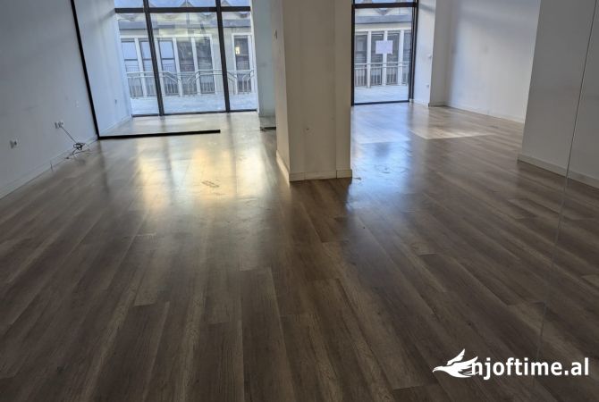 Jepet me qira Njesi Biznesi prane Nobis