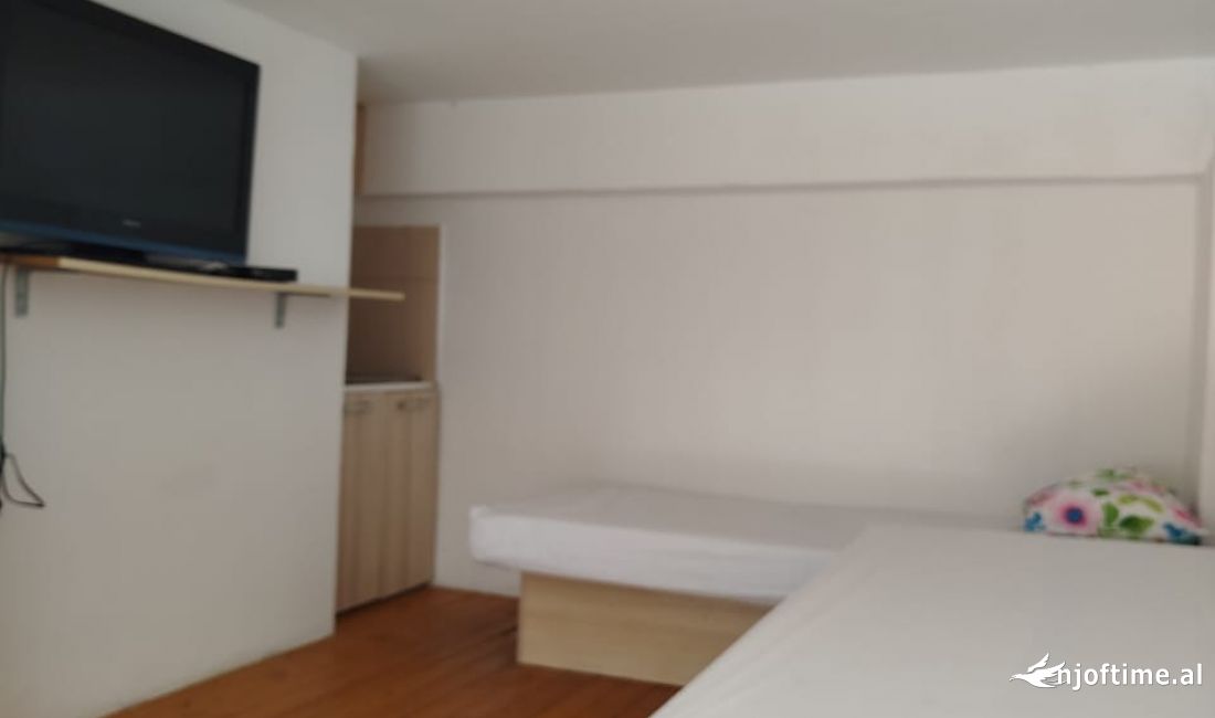 Shtepi me qera Apartament ne Tirane, Garsoniere, Mobilimi E mobiluar, Pagesa 250  Euro.