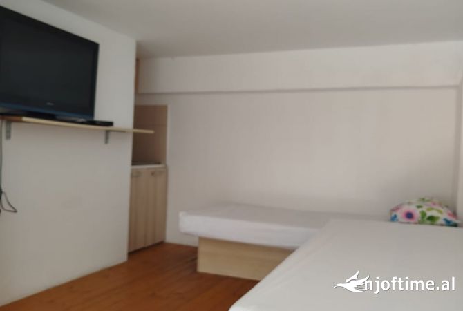 Shtepi me qera Apartament ne Tirane, Garsoniere, Mobilimi E mobiluar, Pagesa 250  Euro.