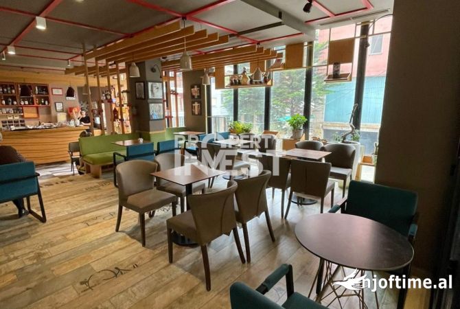 Ambiente Commerciale in Vendita 2+1 a Tirana - 250,000 Euro