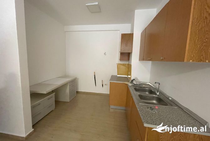 Shtepi me qera Apartament ne Tirane, 1+1, Mobilimi E mobiluar, Pagesa 330  Euro.