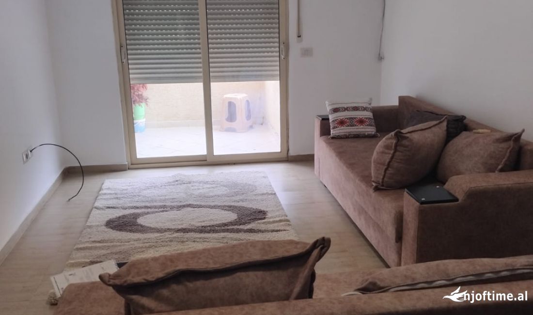 Shtepi me qera Apartament ne Tirane, 1+1, Mobilimi E mobiluar, Pagesa 330  Euro.