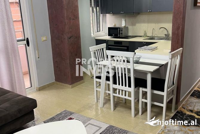 Shtepi me qera Apartament ne Tirane, 2+1, Mobilimi E mobiluar, Pagesa 410  Euro.