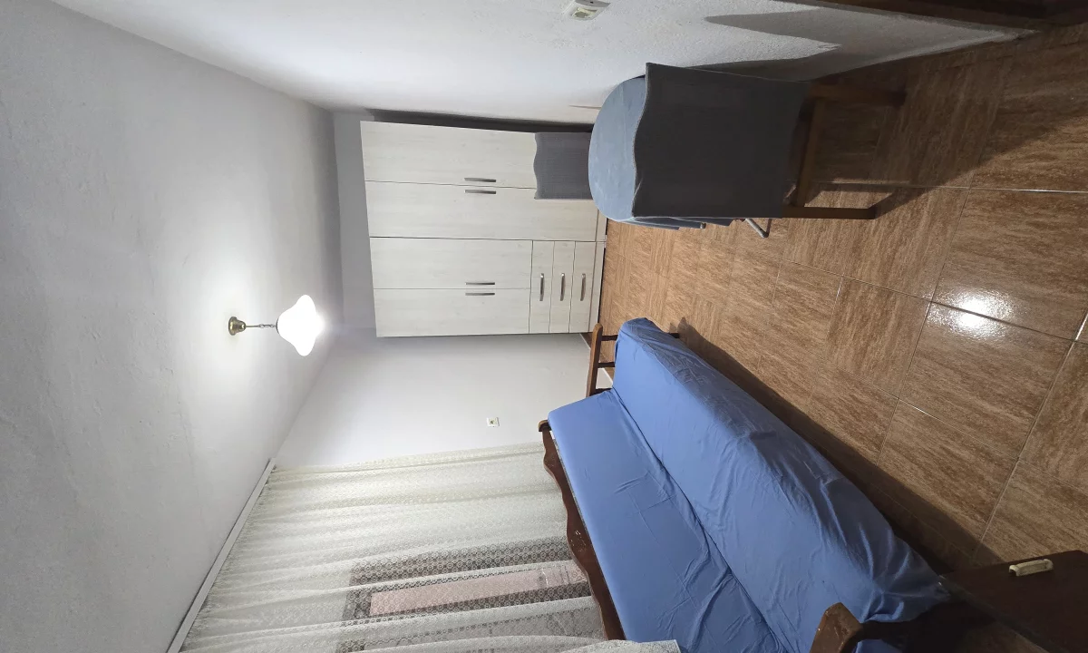 Shtepi me qera Apartament ne Tirane, 2+1, Mobilimi E mobiluar, Pagesa 25,000  Leke.