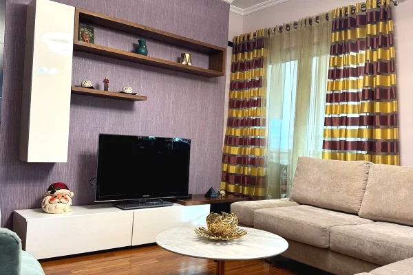 Shtepi me qera 2+1 ne Tirane - 1,500 Euro
