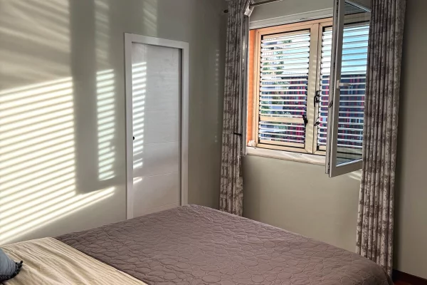Shtepi me qera Apartament ne Tirane, 2+1, Mobilimi E mobiluar, Pagesa 1,500  Euro.