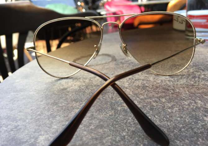 Veshje dhe Aksesor per te Rritur 6+1 ne Tirane - 5,000 Leke