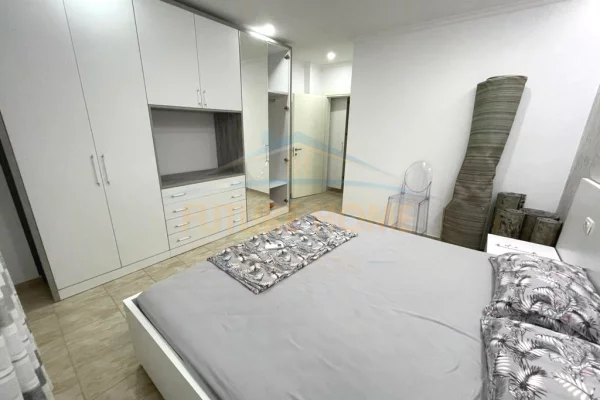 Shtepi me qera Apartament ne Durres, 2+1, Mobilimi E mobiluar, Pagesa 450  Euro.