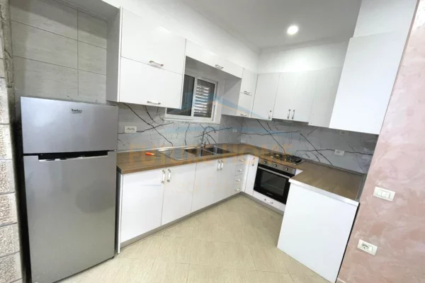 Shtepi me qera Apartament ne Durres, 2+1, Mobilimi E mobiluar, Pagesa 450  Euro.