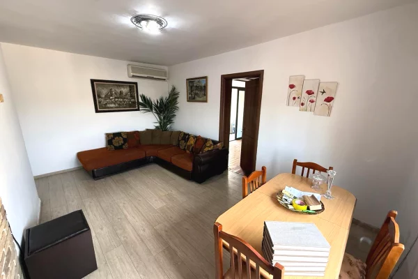 Shtepi ne shitje Apartament ne Tirane, 2+1, Mobilimi E mobiluar, Pagesa 140,000  Euro.